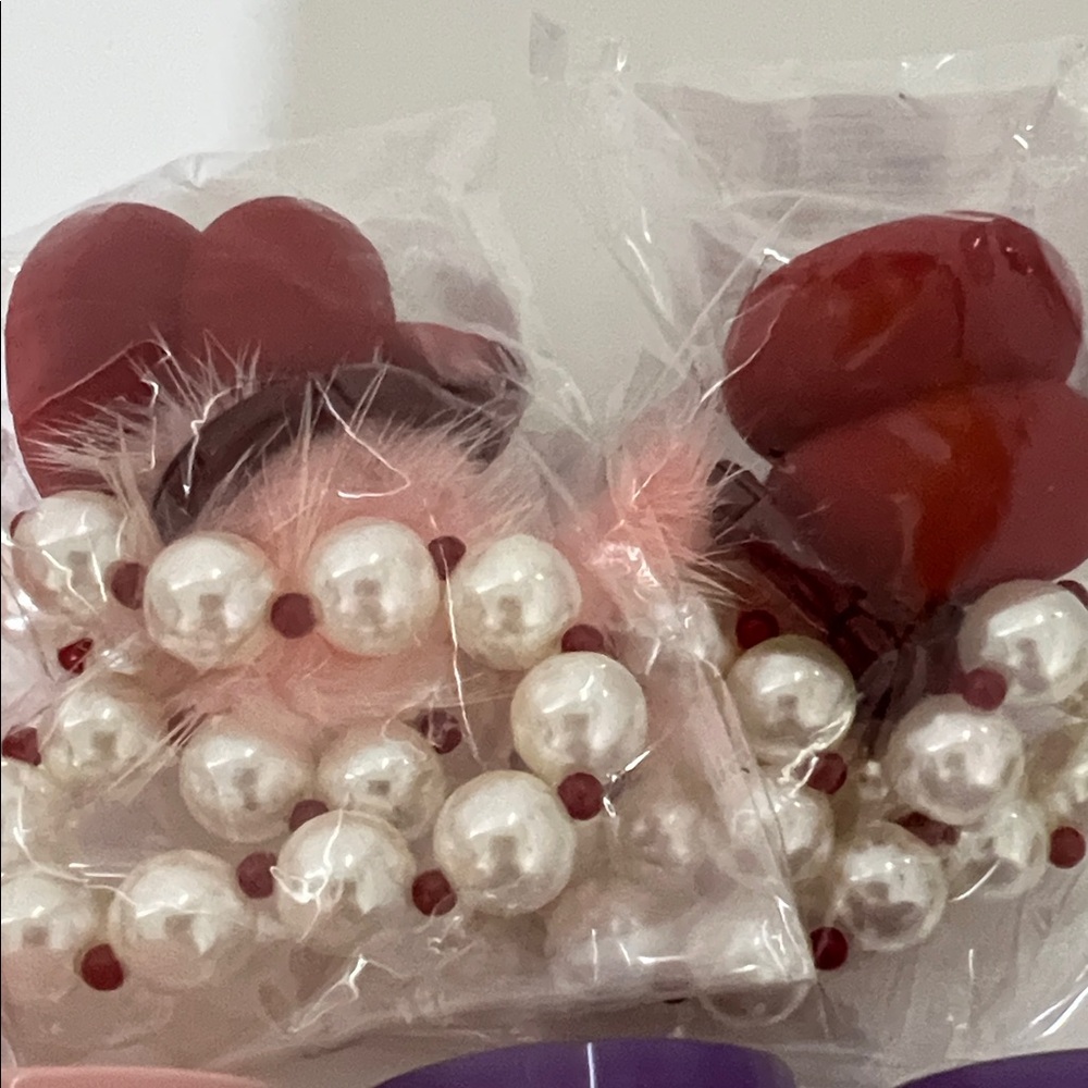 LANEIGE Donut lip serum , Hydrating Lip Mask & Bouncy sleeping mask w/keychains - Picture 3 of 6